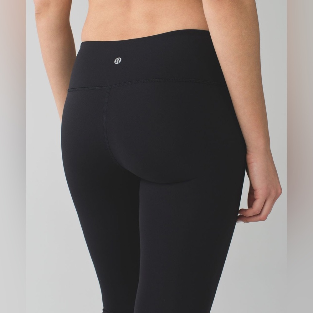 Lululemon Wunder Under Pant (Full-On Luon)
Black Size 4 31.5” Inseam.    24